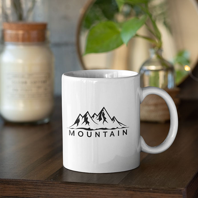 tasse avec un logo de montagne